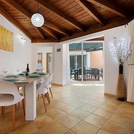 Contenta Villa